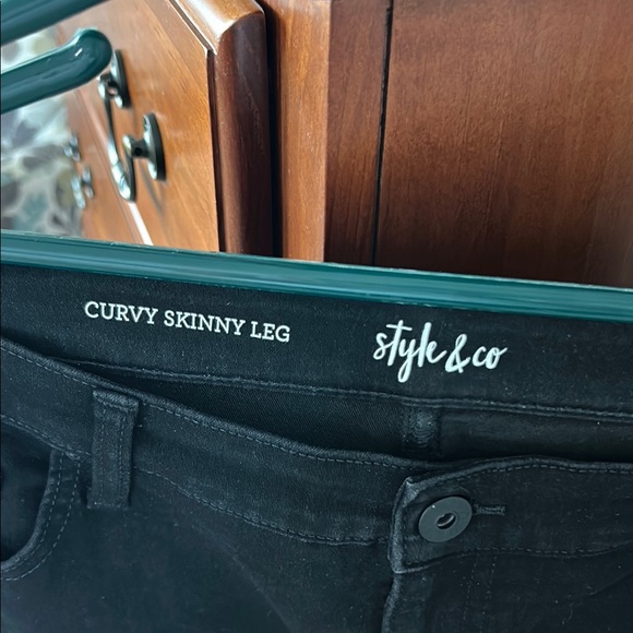 Women's curvy skinny Black Jeans - Picture 2 of 3